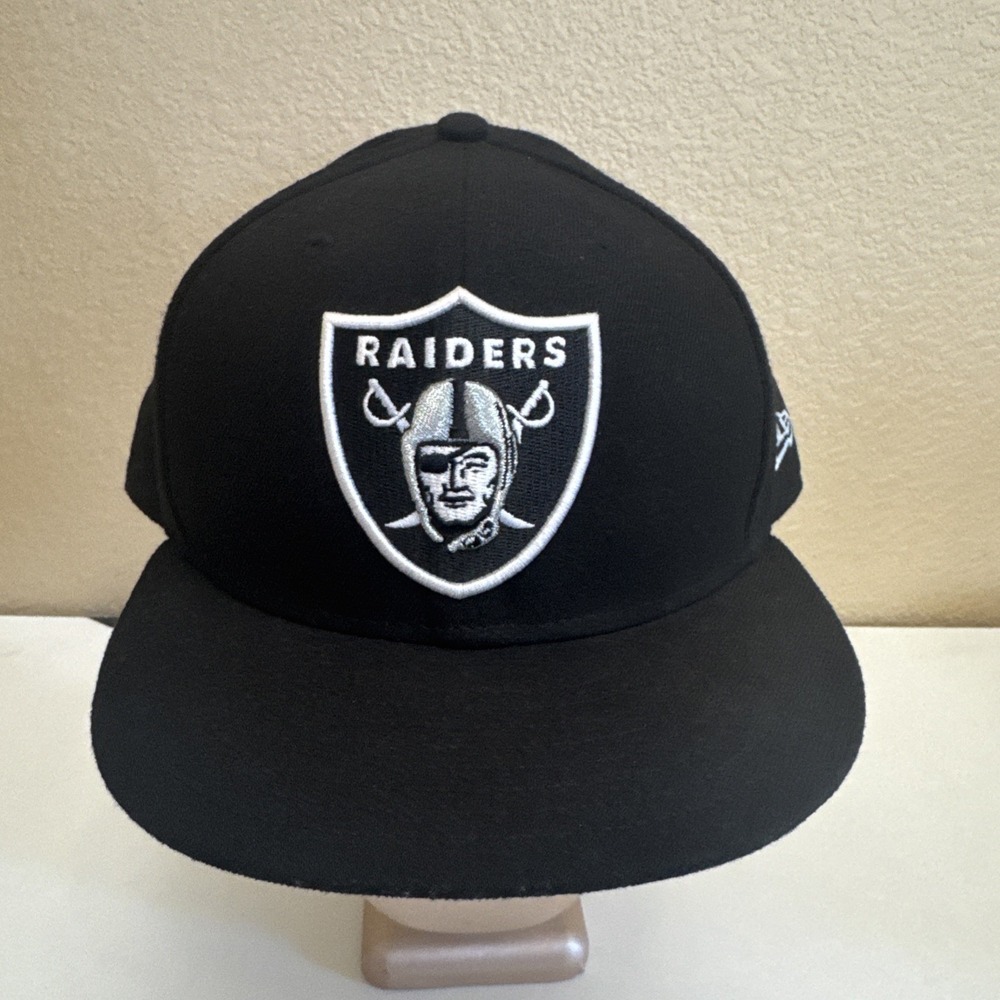 New Era Black Raiders NFL 59FIFTY Fitted Hat Size 7 1/4 Football